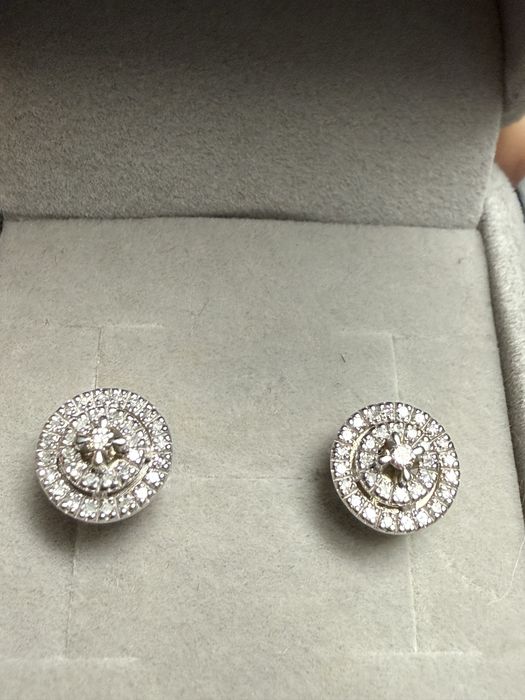 Бриллиантовые пусеты