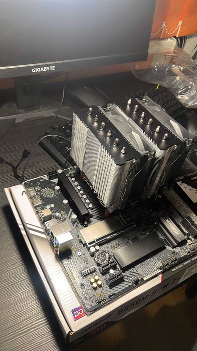 Мощен геймърски компютър Ryzen 5 7600X / RTX 2080 / 32GB DDR5 / 1TB NVMe / Гаранция