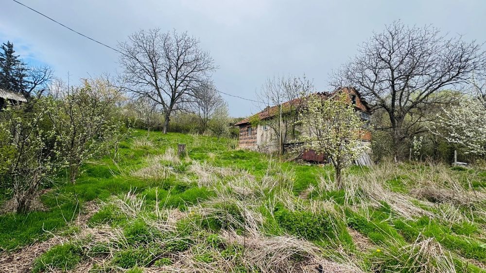 Къща в Перник, област-с.Дивотино площ 68 цена 60000