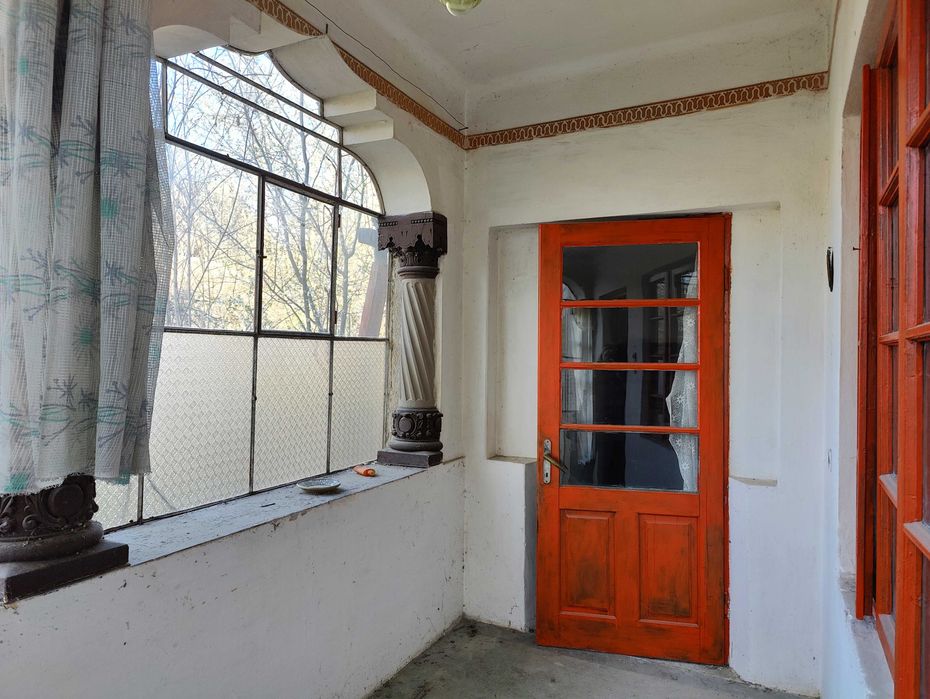 Casă brâncovenească + teren generos - Pucioasa, zona Patrana