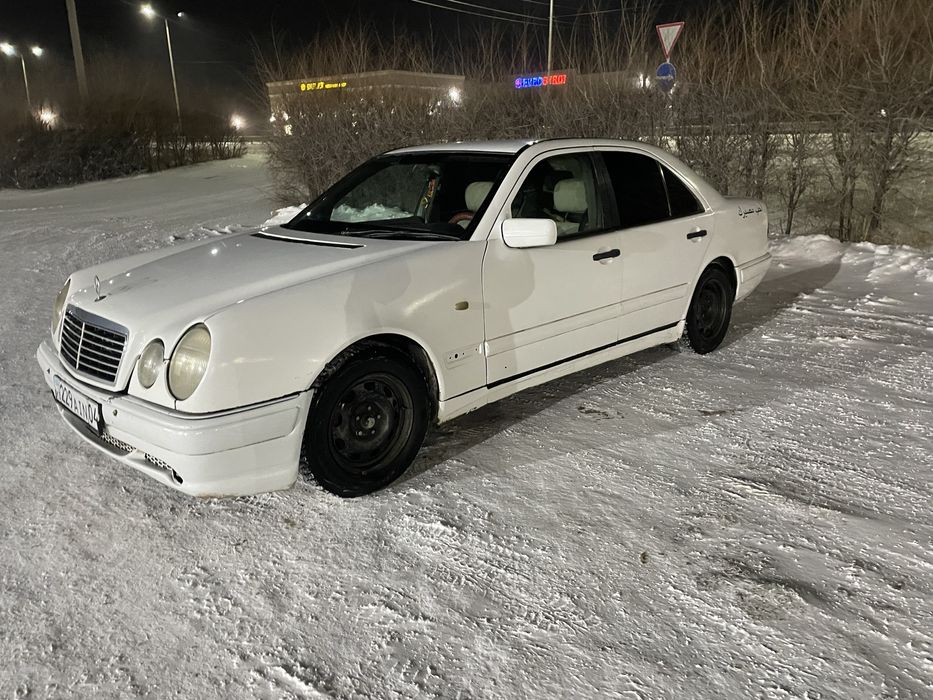 Продам машину мерс 210