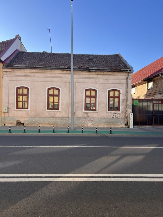 Casă cu curte pe Bd. Ferdinand I, Alba Iulia – zonă centrală, ideală pentru locuire sau activitate comercială