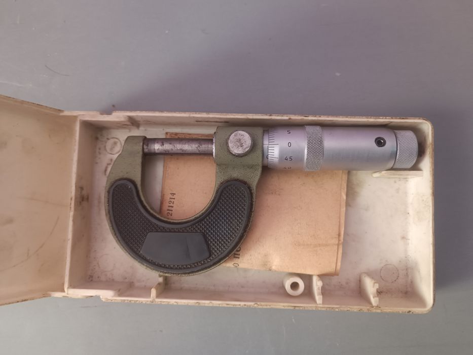 Микрометр 0-25мм для точного измерения.