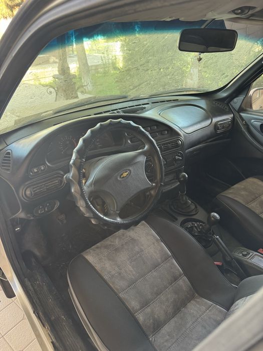 Chevrolet Niva 2123 sotiladi