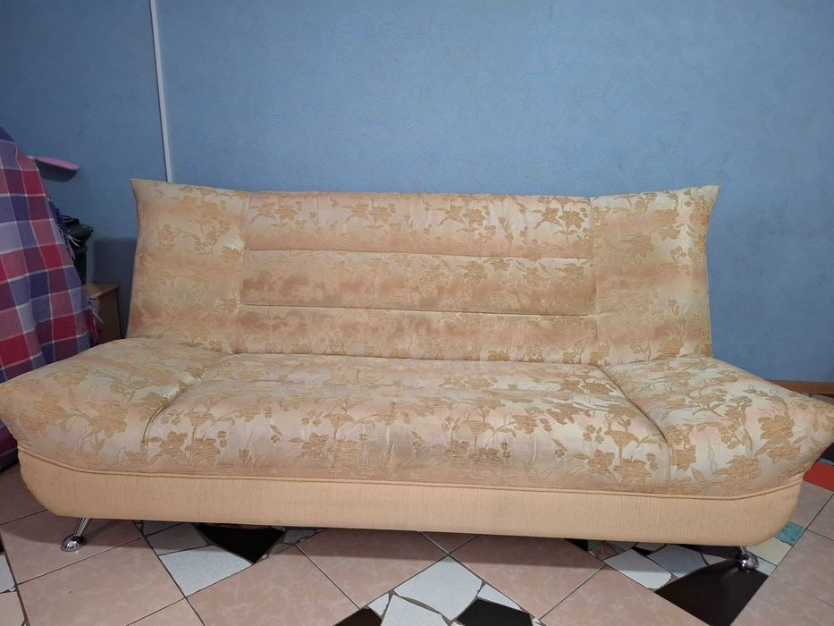 Срочно продам диван - книжку
