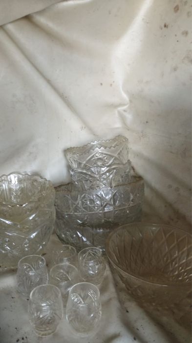 Отдам бесплатно коробку посуды