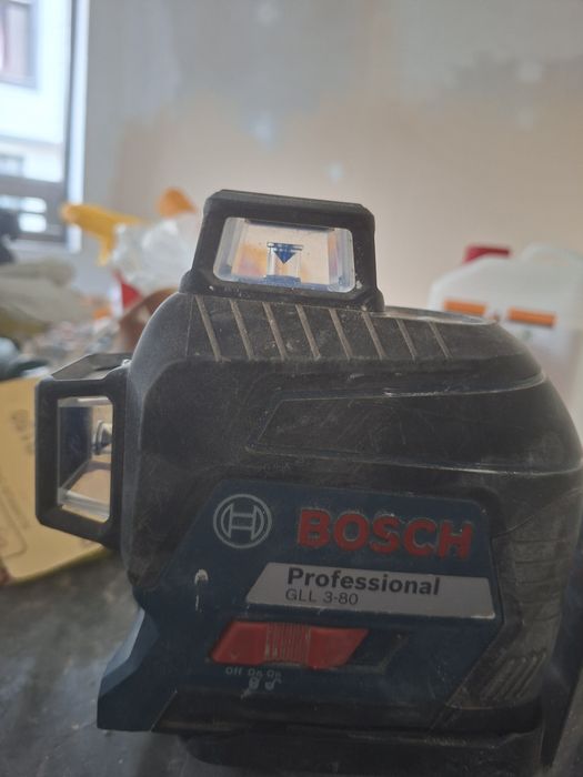 Лазерен нивелир  Бош