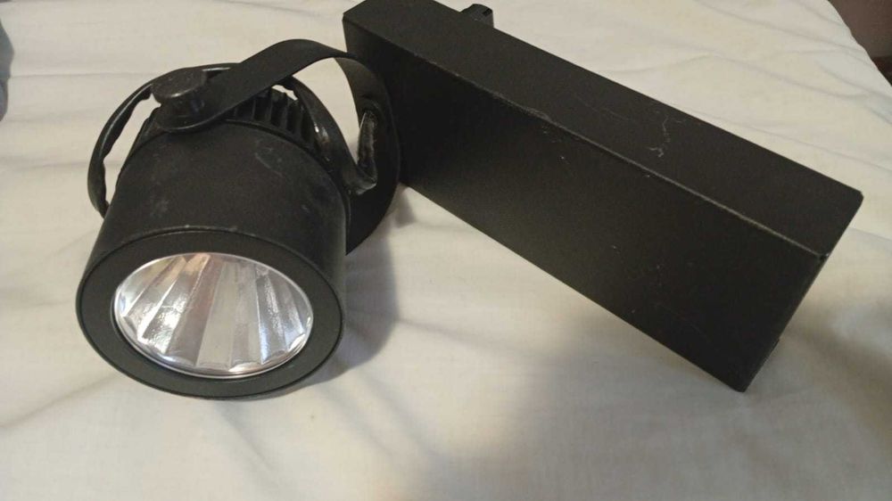 Lot 20 buc - Spoturi LED profesionale pe șină Philips ST340T 42W :