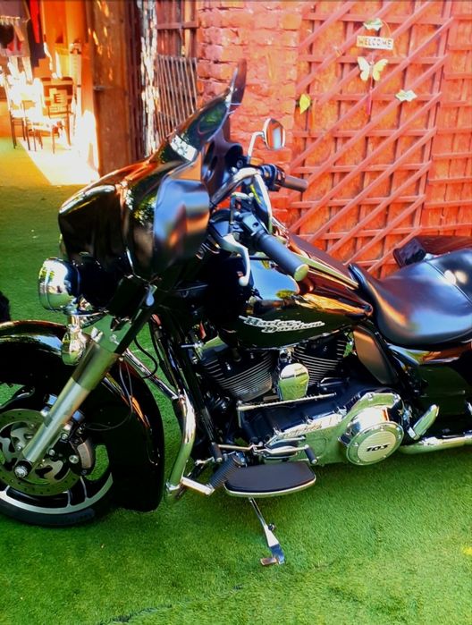 Harley-Davidson streed glide vând/schimb cu Breakout