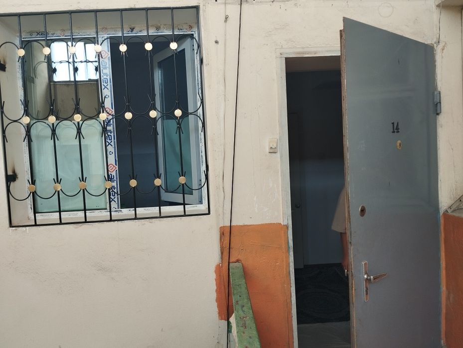 Yakkasaroy tumani yakkasaroy toyxona oldida 1 xonali uy sotiladi