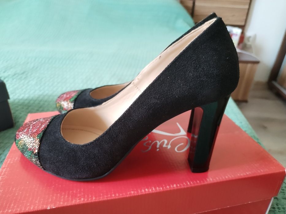 Pantofi piele intoarsa negri