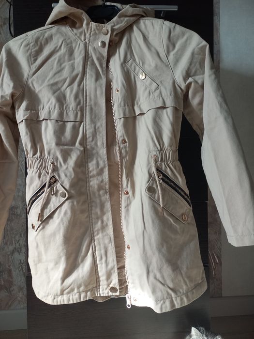 Продаётся платье, парка доя девочки. Цена 5000 тг.