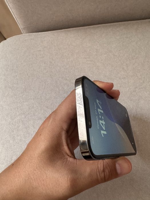 Iphone 13 pro (мокрый асфальт)