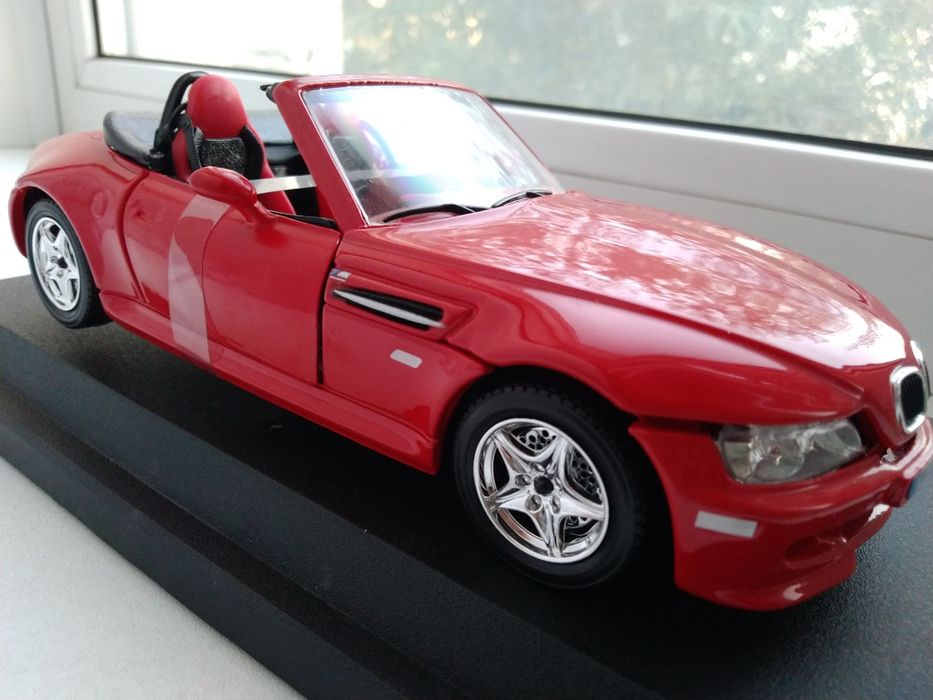 Модель BMW родстер в масштабе 1/24