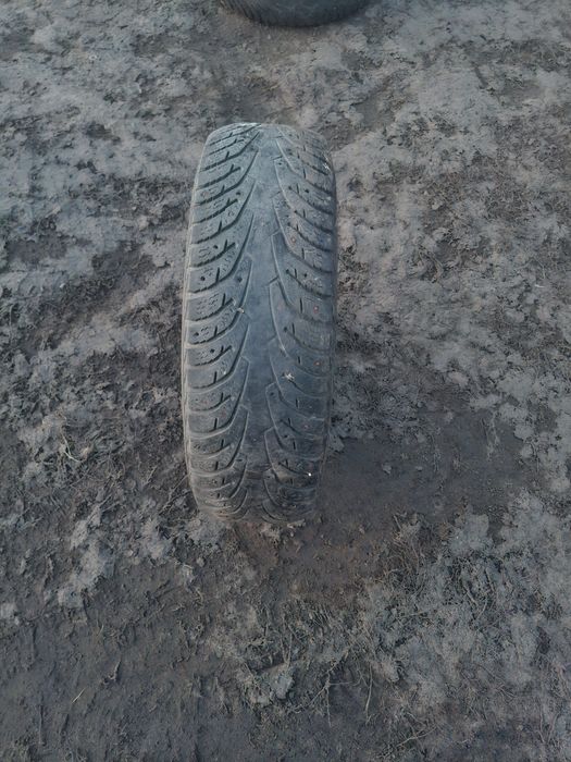 Продам резину б/у Maxxis