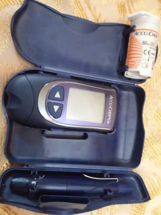 Глюкометр CodeFree  и ACCU-CHEK Go