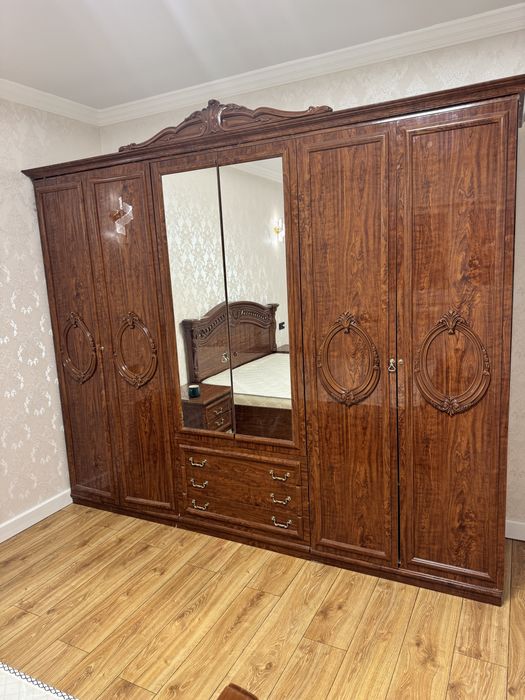 Продаётся спальный гарнитур