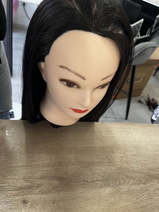 Кукла с изкуствена коса