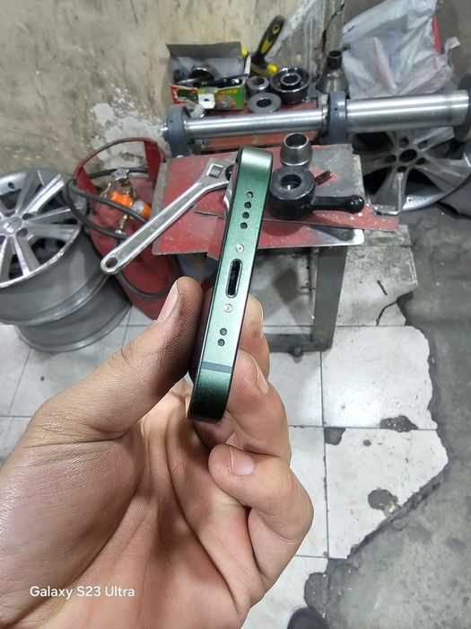 Iphone 13 mini sotiladi.