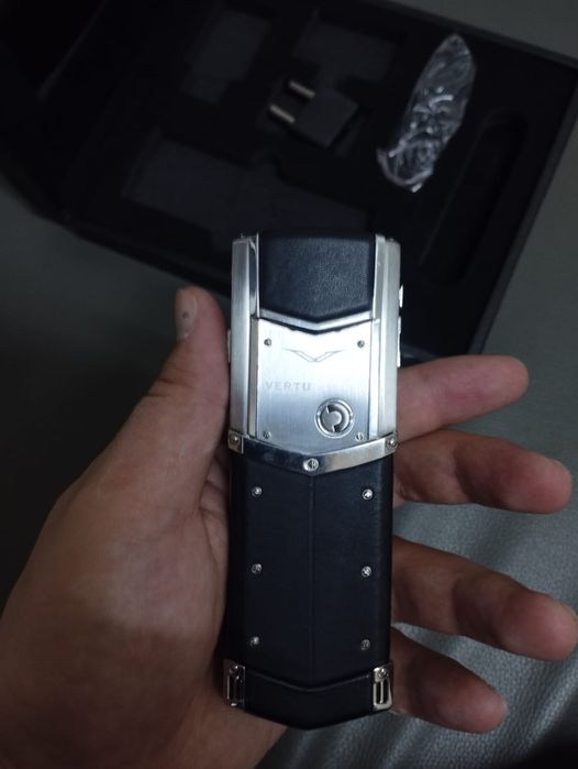 Продается Vertu Signature