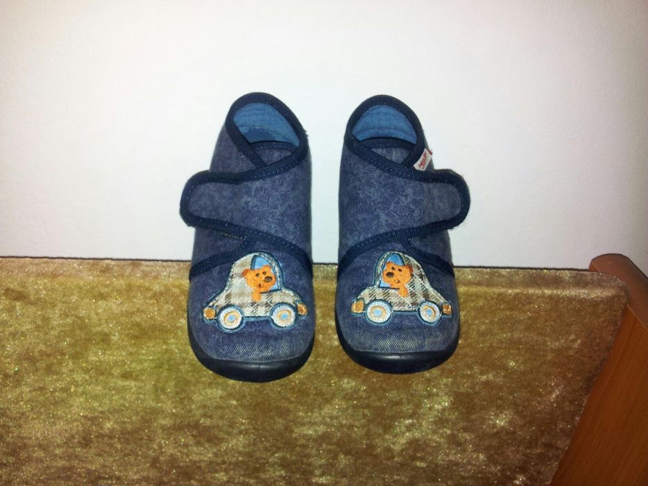 Pantofi de interior marimea 22