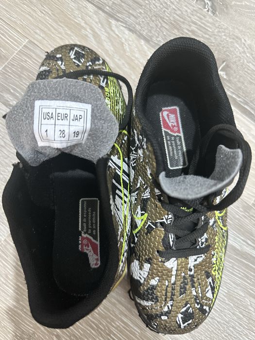 Футбольные бутсы