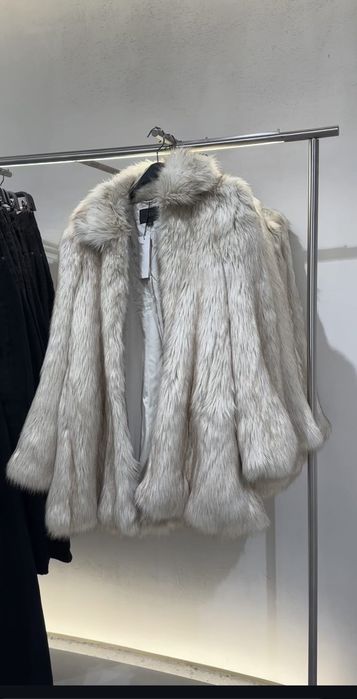 Уникално палто с косъм с подчертани рамене Zara