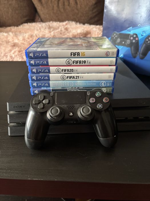 PS4 Pro 1TB + controller + 6 jocuri + box