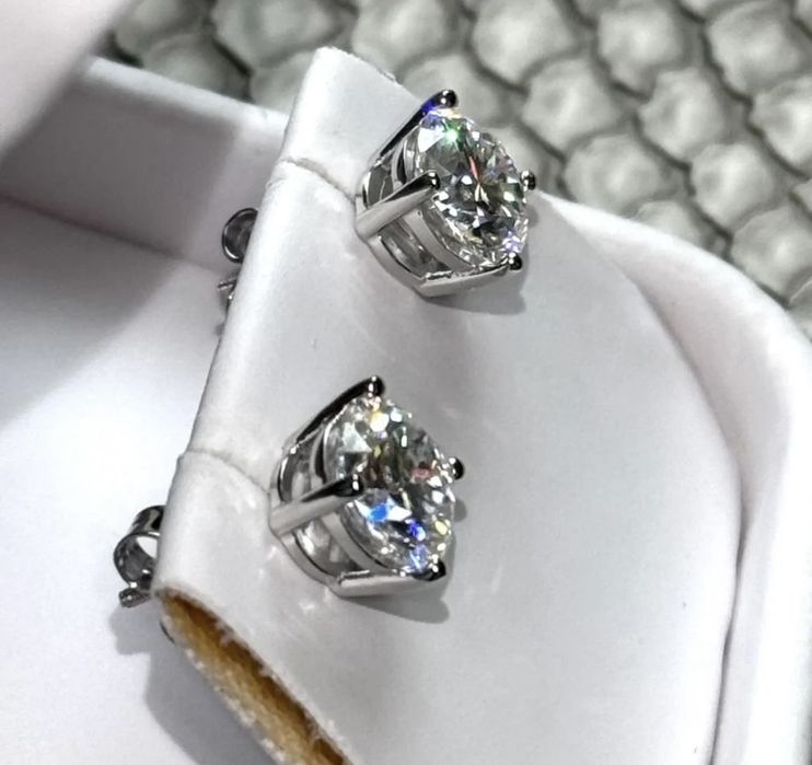 Серьги гвоздики бриллиантовые