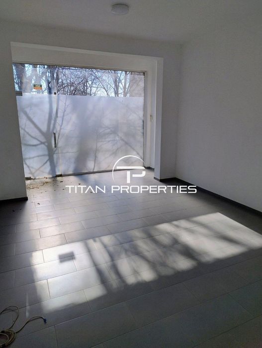 Дава се под наем Магазин в Пловдив, Гагарин - 36 кв.м за 275 € - Снимка #2