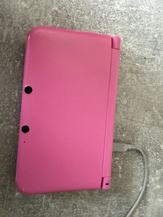 Nitendo 3DS XL  cu un ecran spart