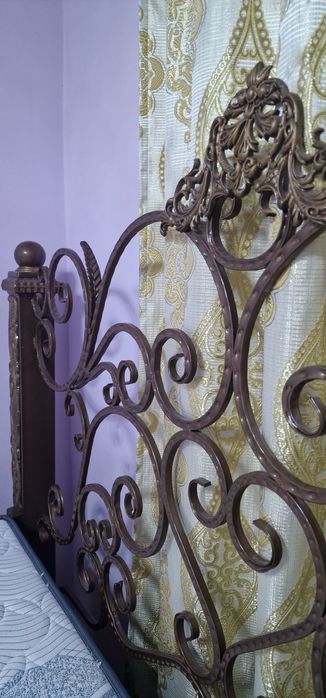Продаётся железная кровать.