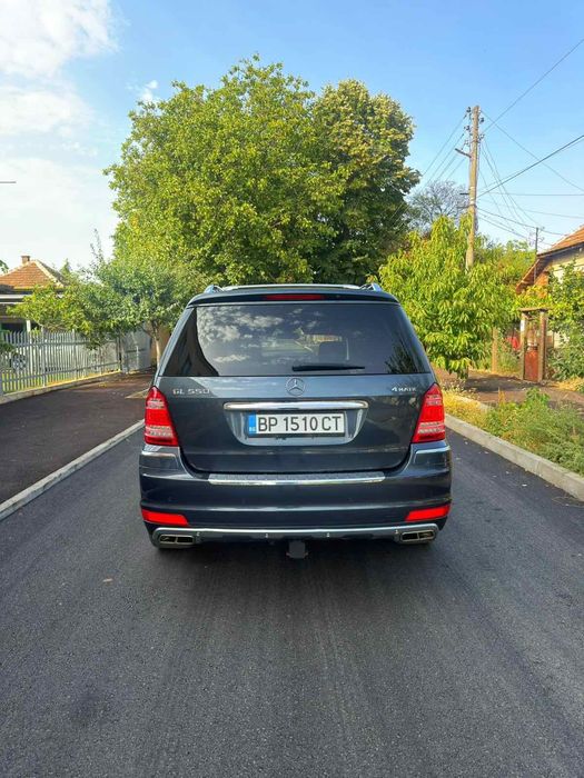 Продавам Mercedes GL550