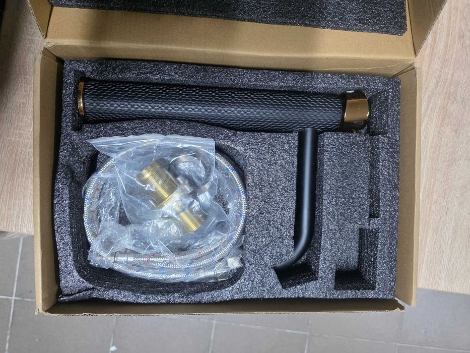 Baterie lavoar baie cu monocomandă, cu apă rece și caldă