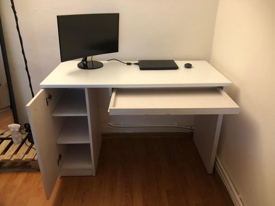 Birou alb modern cu spatiu de depozitare, 130x60, stare buna