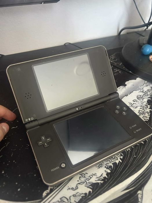 Nintendo DSi XL Bronz with charger and pen