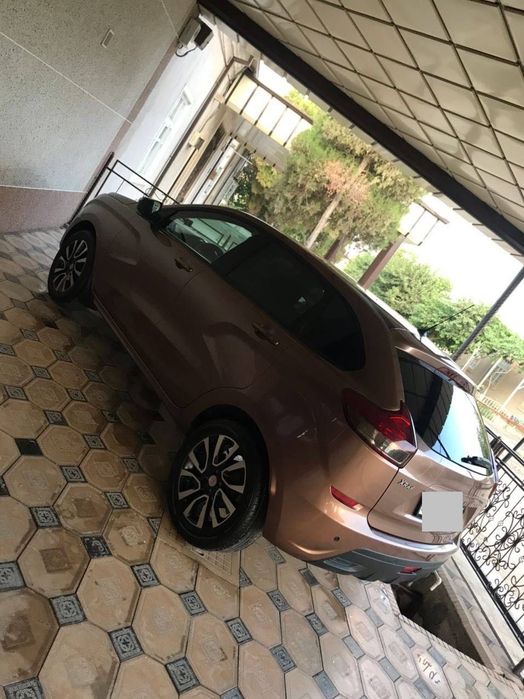 Продается автомобиль X-Ray