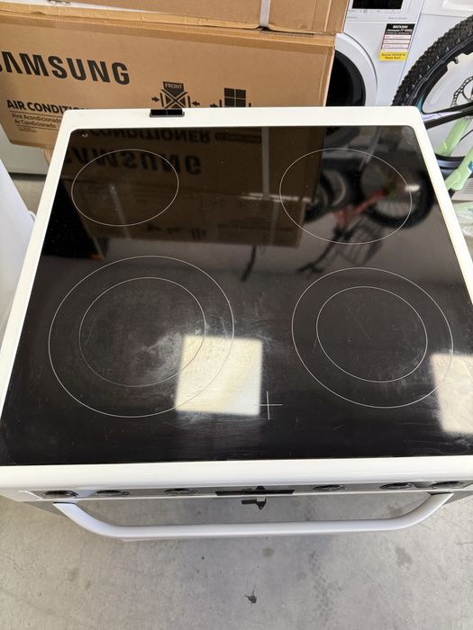 Готварска печка VOSS със керамичен плот-