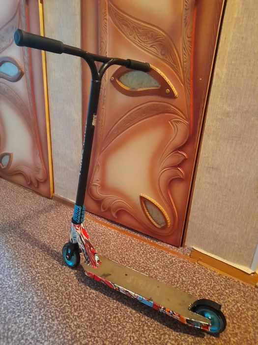 Продам трюковой самокат !!