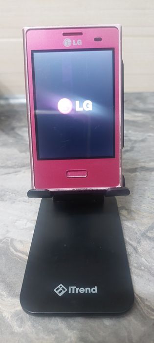 Vind Telefon LG E 400 cu Incarcarcator Original LG ,,Decodat
