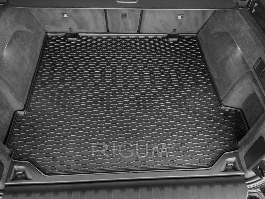 Гумени стелки или багажник BMW X5 G05 от 2018г.