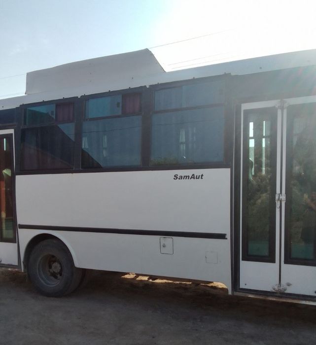 Исузи автобус сотилади NP 21 2011 йил линяда юрмаган