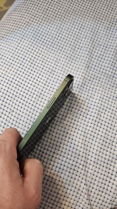 Vand Iphone 13 in stare buna