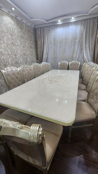 Стол ва 12 та стул СОТАМАН! Деярли ишлатилмаган! ПРОДАЮ набор!
