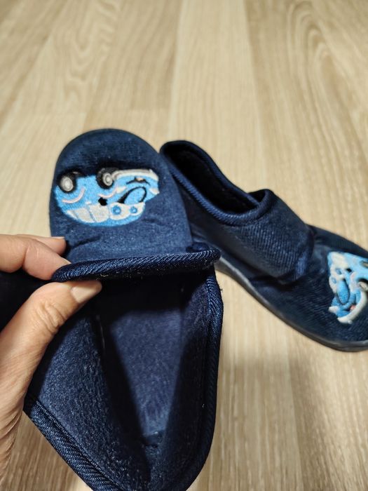 Детски пантофи много запазени