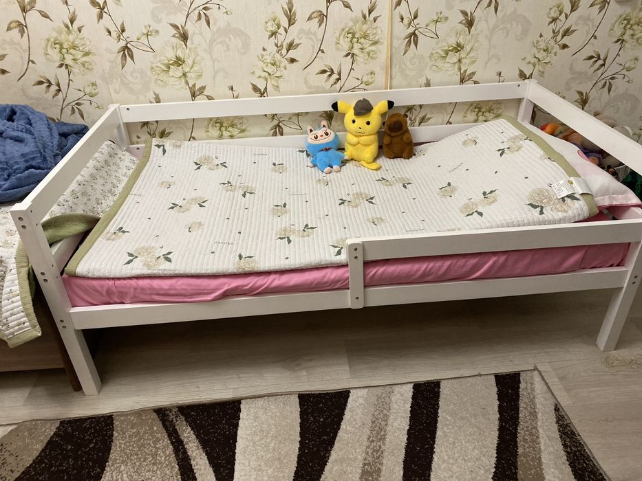 Детская кровать с матрасом