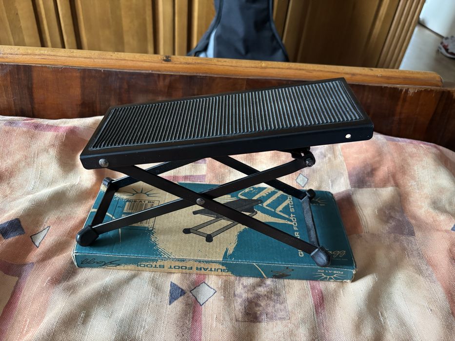 Китара Stagg C512 + калъф, столче, резервни струни и каподастър