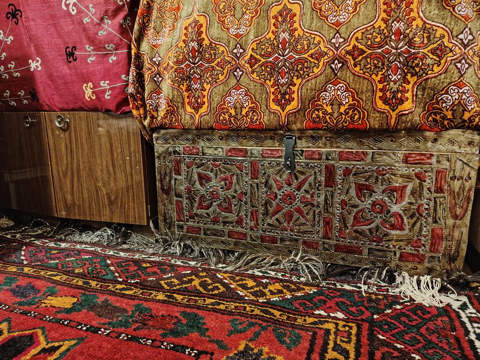 2ta shkaf 1ta servantn, 2ta sandiq bir tombochka