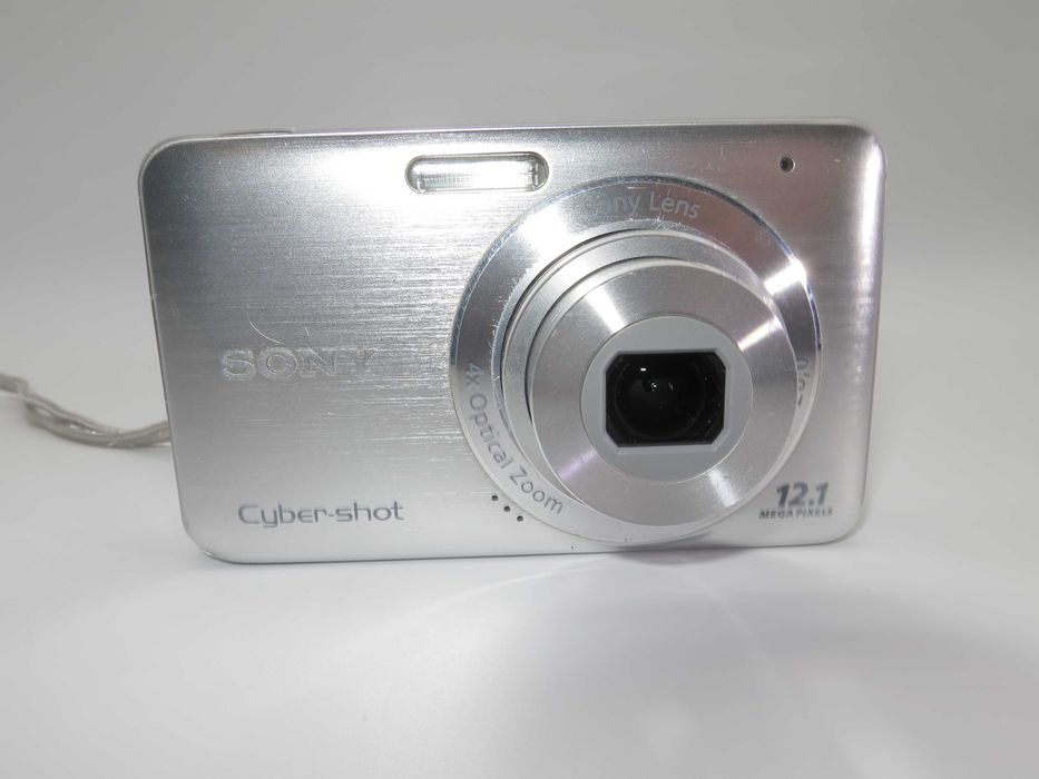 Sony Cyber-shot DSC W310 ултра компактен фотоапарат в сребърен метален корпус, цифрова камера в чудесно състояние, пълен комплект, работи отлично
