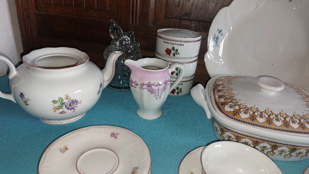 Перфектни, неизползвани български порцеланови съдове Изида